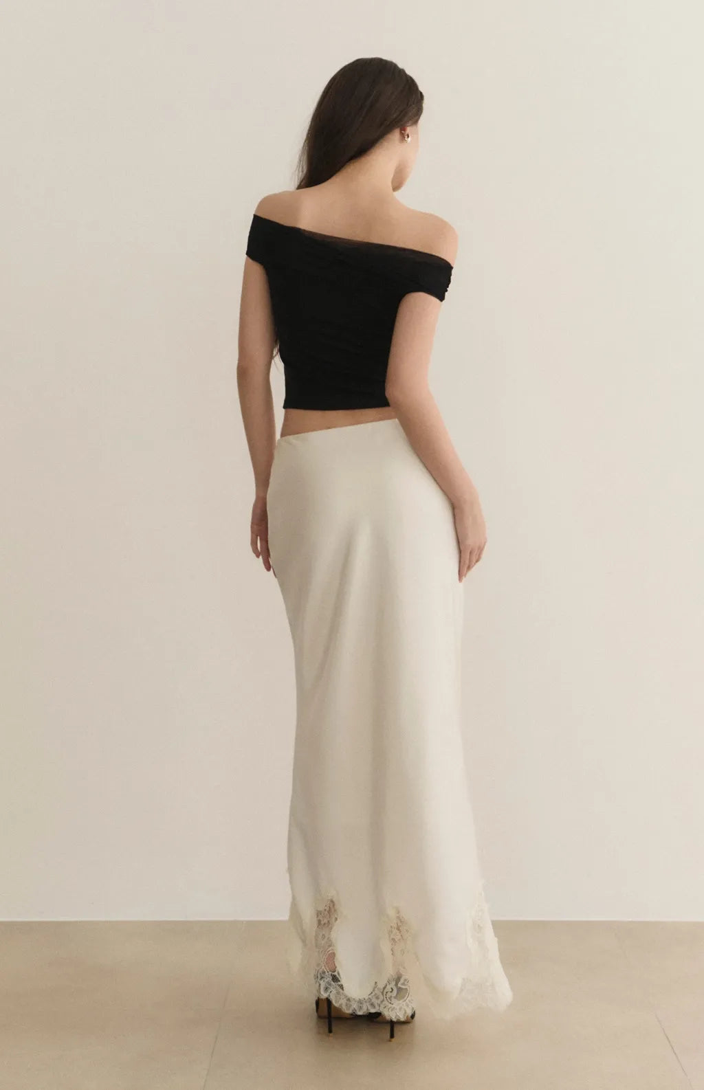 Sheer Gauze Off-Shoulder Bra Top<br/>透膚柔紗一字領Bra Top