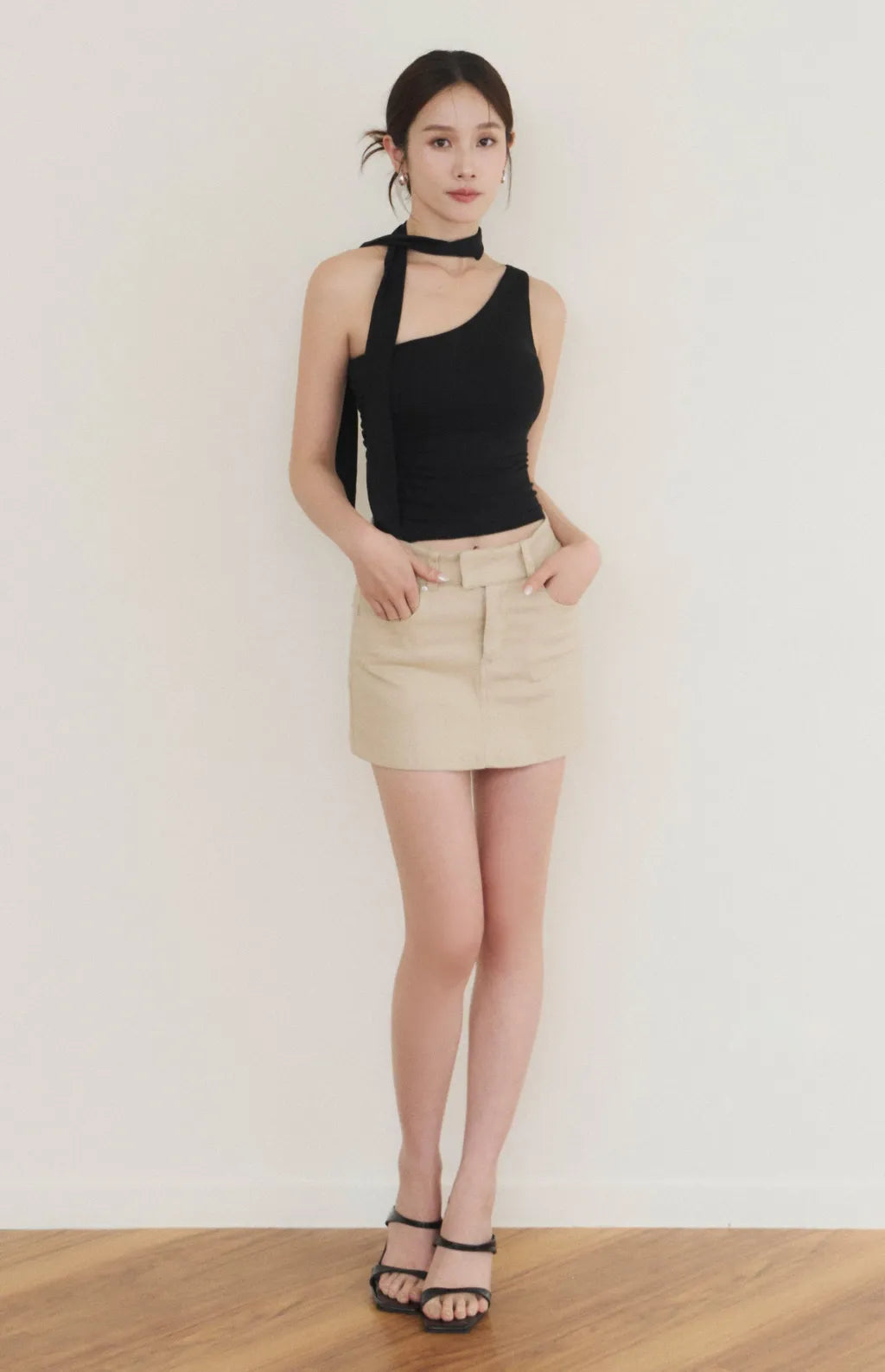 One-Shoulder Ruched Bra Top with Scarf<br/>單肩繞脖抓皺Bra Top(附領巾)