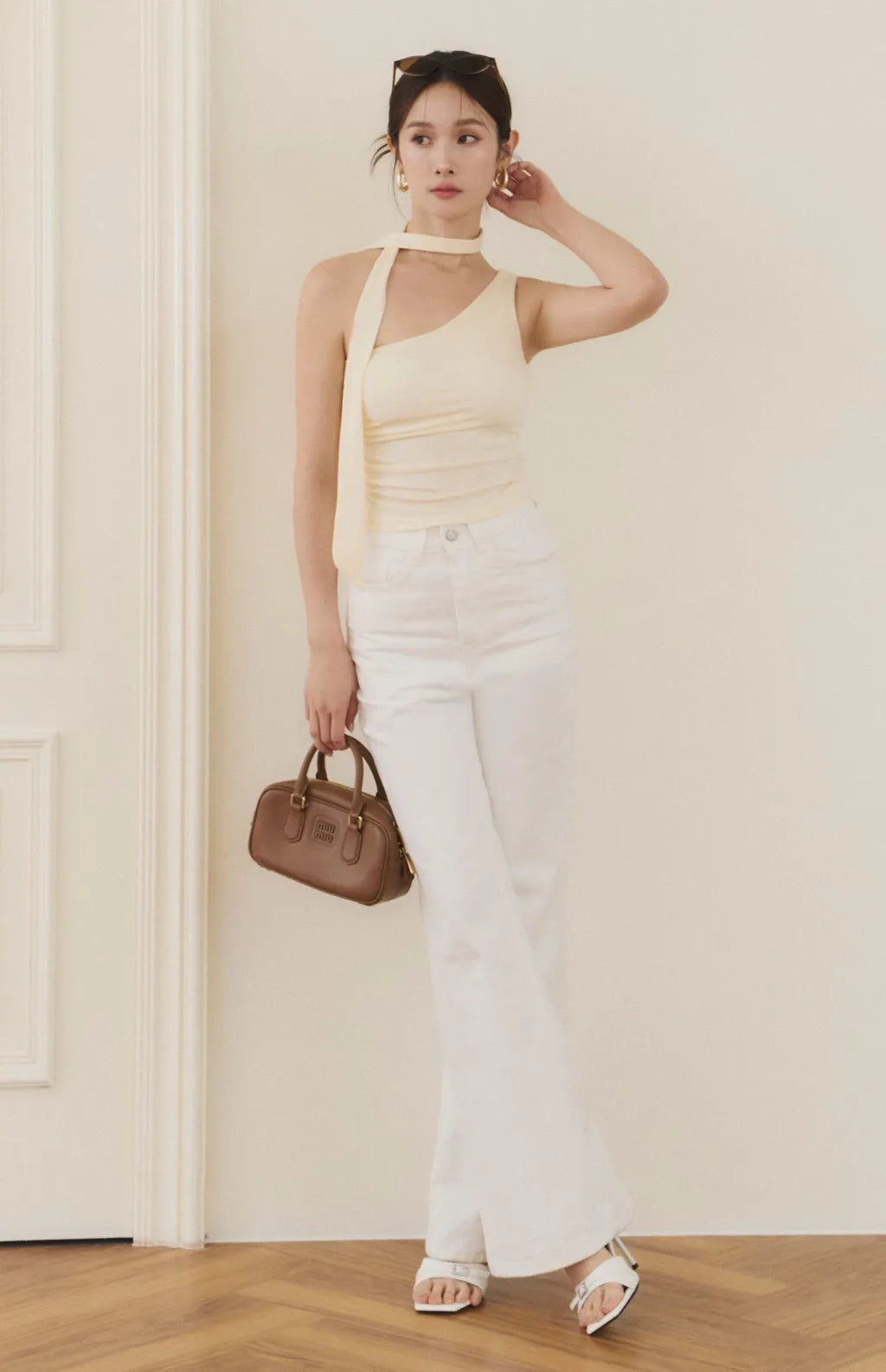 One-Shoulder Ruched Bra Top with Scarf<br/>單肩繞脖抓皺Bra Top(附領巾)