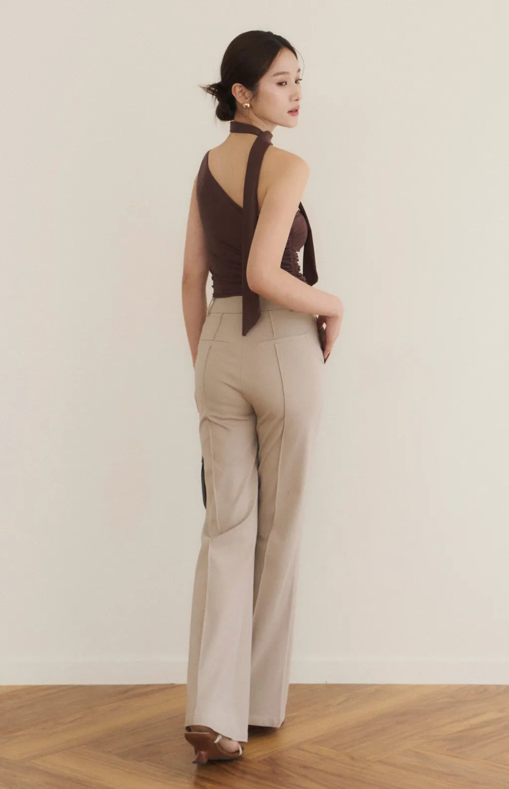 One-Shoulder Ruched Bra Top with Scarf<br/>單肩繞脖抓皺Bra Top(附領巾)