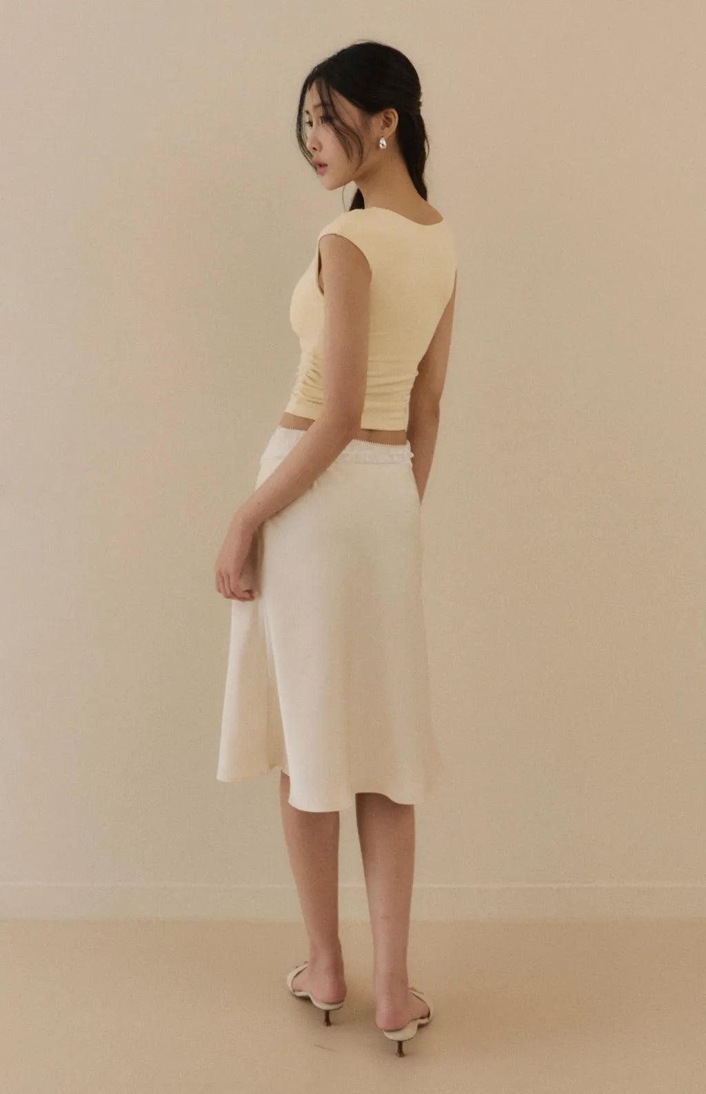 Tencel Plunge Cap-Sleeve Bra Top<br/>天絲裸感V領包袖Bra Top
