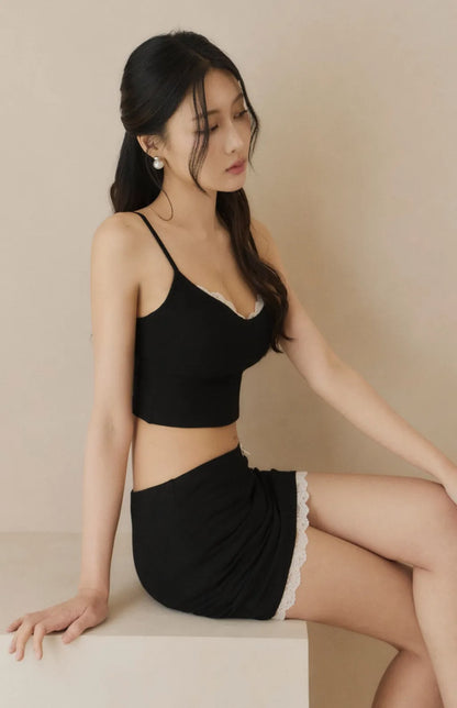 Lace-Hem Fitted Mini Skort<br/>心機蕾絲包臀褲裙