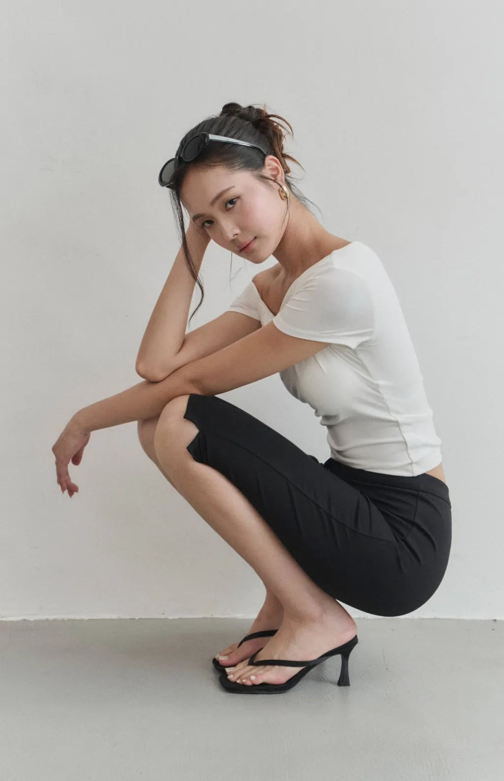 High-Waist Stretch Side-Slit Capri Shorts<br/>高腰彈力修身開岔Capri褲