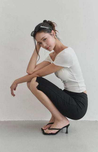 High-Waist Stretch Side-Slit Capri Shorts<br/>高腰彈力修身開岔Capri褲