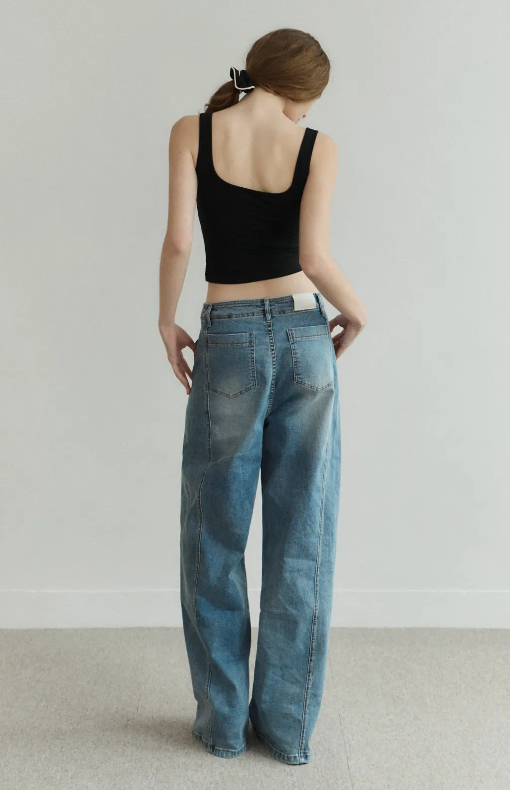 Barely-There Square-Neck Bra Top<br/>輕裸寬肩方領品牌刺繡Bra Top