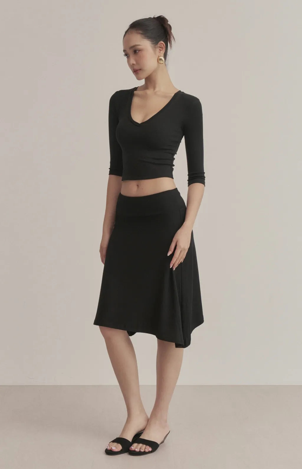Ribbed V-Neck 3/4 Sleeve Crop Bra Top<br/>柔彈羅紋V領七分袖Bra Top