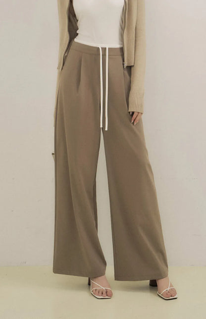 Drawstring Flared Chino<br/>抽繩撞色落地西裝褲