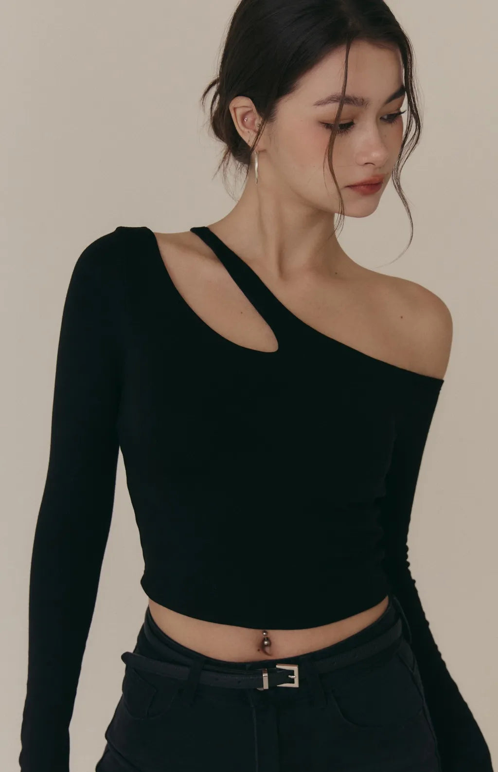 Cozy Wool-Blend One Shoulder Long Sleeve Bra Top<br/>羊毛暖絨不對稱簍空長袖Bra Top