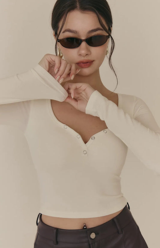 Cozy Wool-Blend Heart Shape Long-Sleeve Bra Top<br/>羊毛暖絨桃心領排釦長袖Bra Top