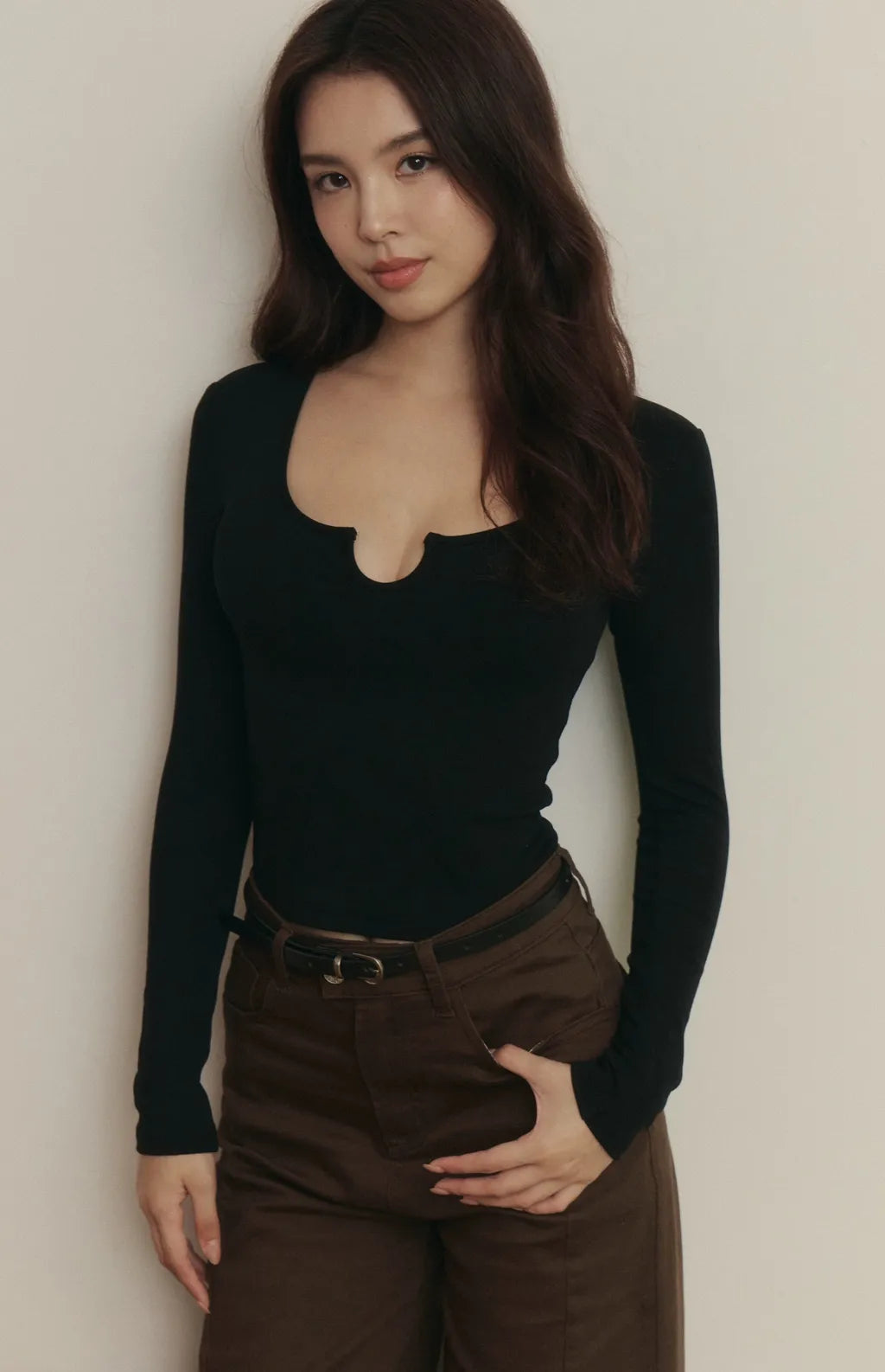 Ring-Button Long-Sleeve Bra Top<br/>心機開釦鏤空磨毛長袖Bra Top