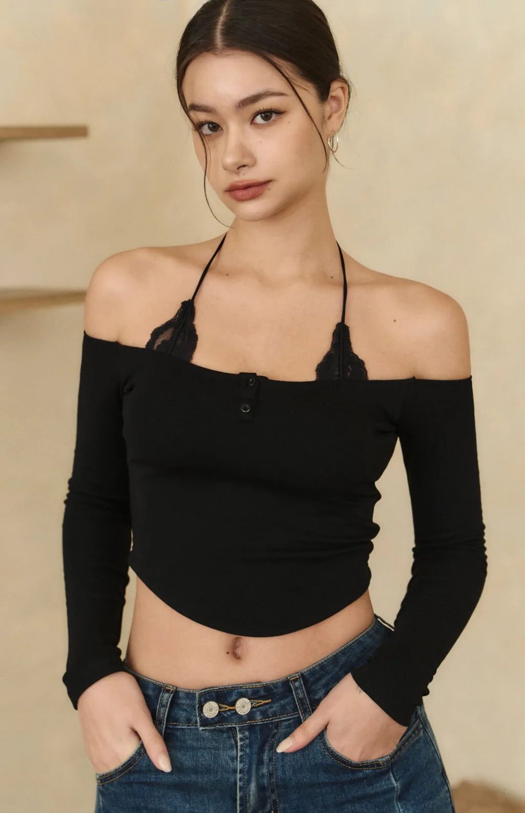 Lace Off-Shoulder Sueded Bra Top<br/>蕾絲一字領磨毛長袖Bra Top