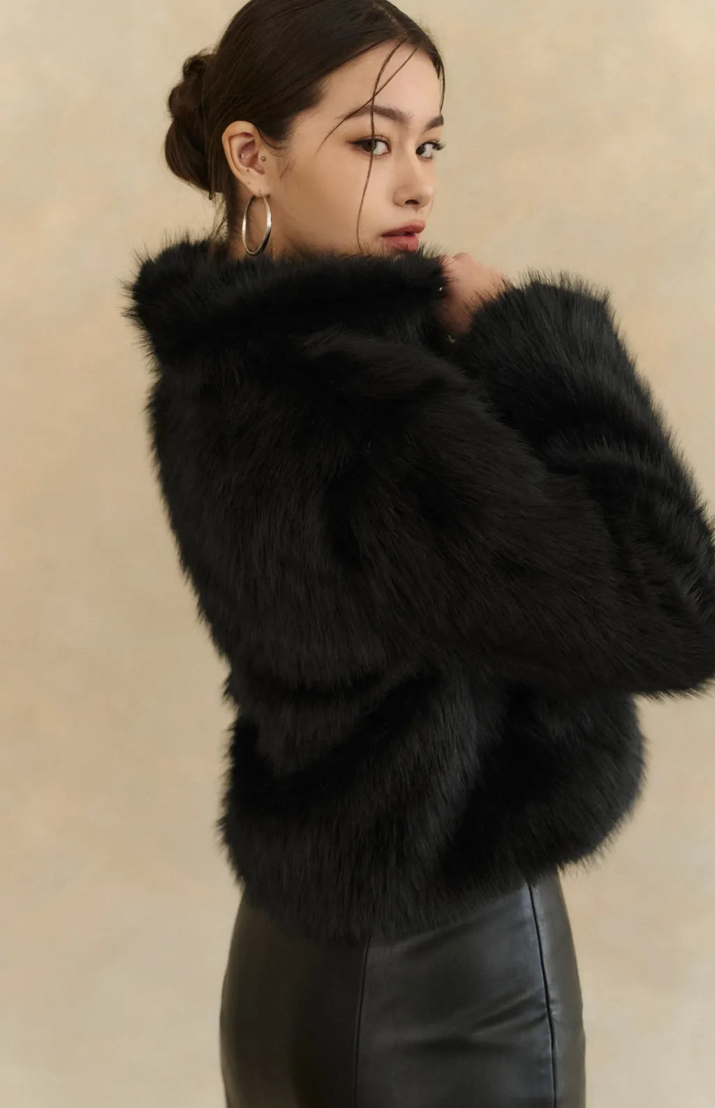 (現貨) Shaggy Faux Fur Zip Jacket<br/>俐落翻領毛毛拉鏈外套 -【S】