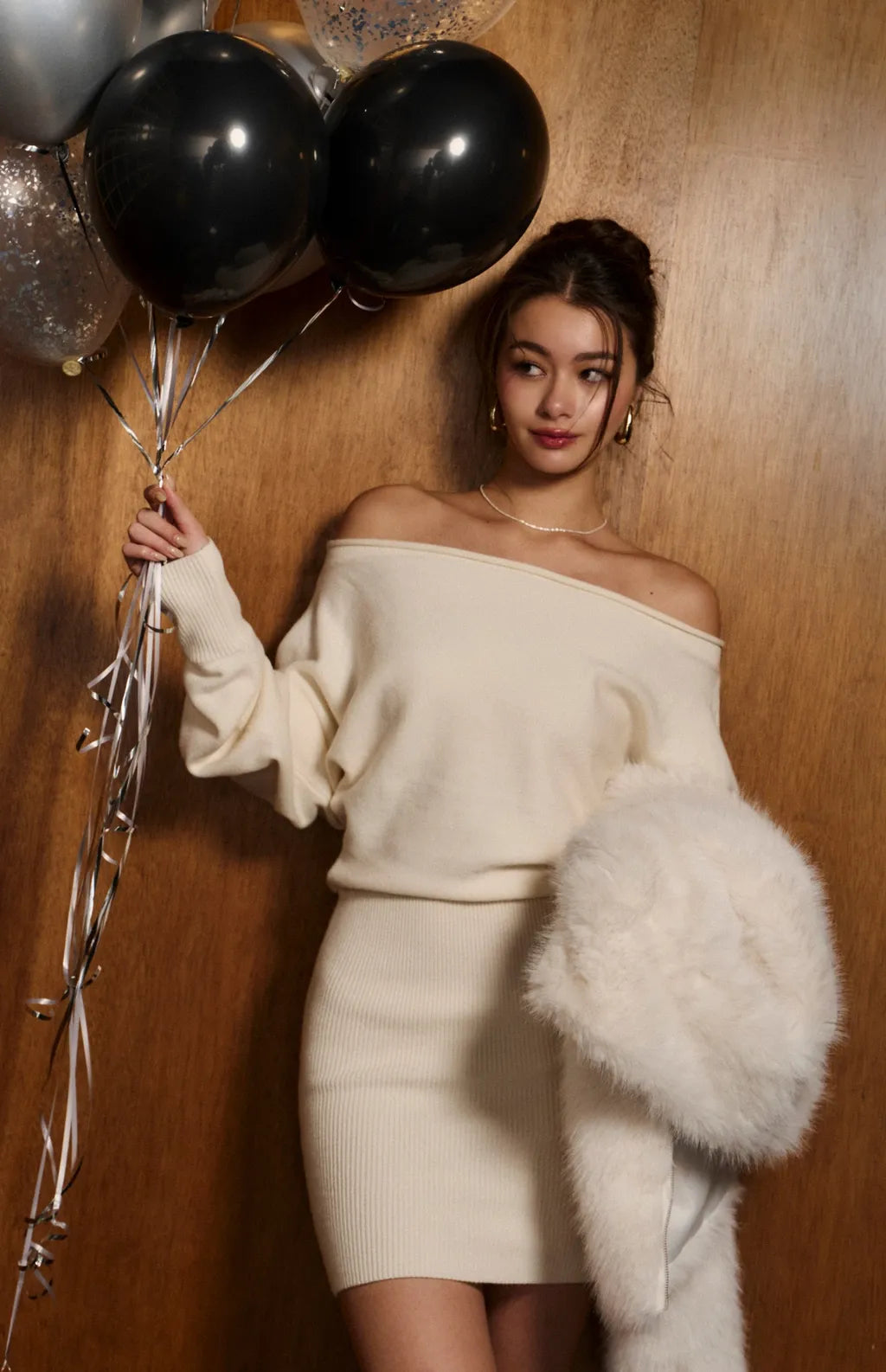 Cozy Knit Off-Shoulder Bodycon Mini Dress<br/>慵懶針織長袖包臀洋裝