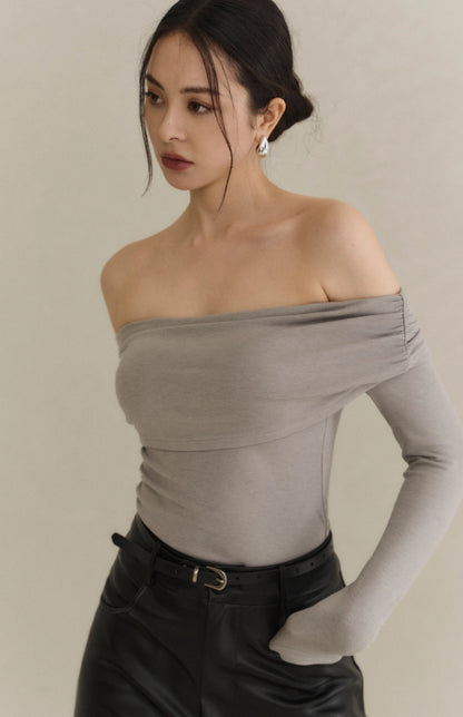 Draped Off-Shoulder Side-Ruched Sueded Bra Top<br/>平口翻領側抓皺磨毛長袖Bra Top