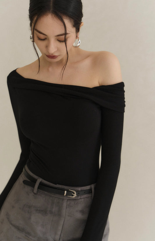 Asymmetric Sueded Long-Sleeve Bra Top<br/>不對稱斜肩修身磨毛長袖Bra Top 【M、L
