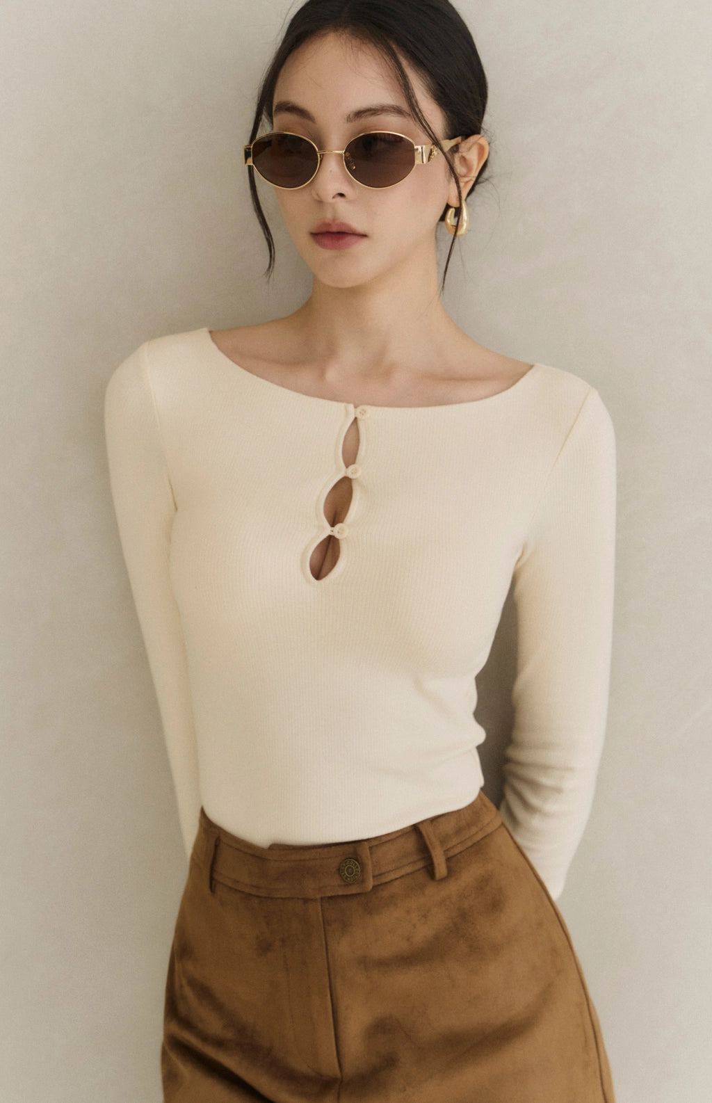 Boat-Neck Cutout Ribbed Bra Top<br/>船型領鏤空坑條長袖Bra Top