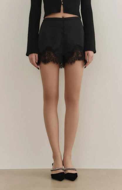 Satin Lace-Trim Elastic-Back Shorts<br/>質感緞面蕾絲後鬆緊短褲