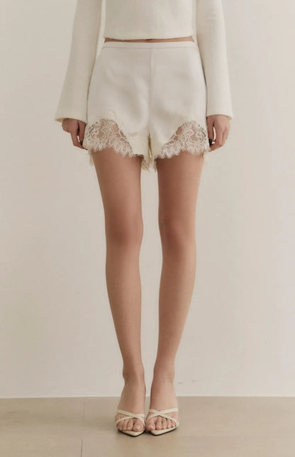 Satin Lace-Trim Elastic-Back Shorts<br/>質感緞面蕾絲後鬆緊短褲