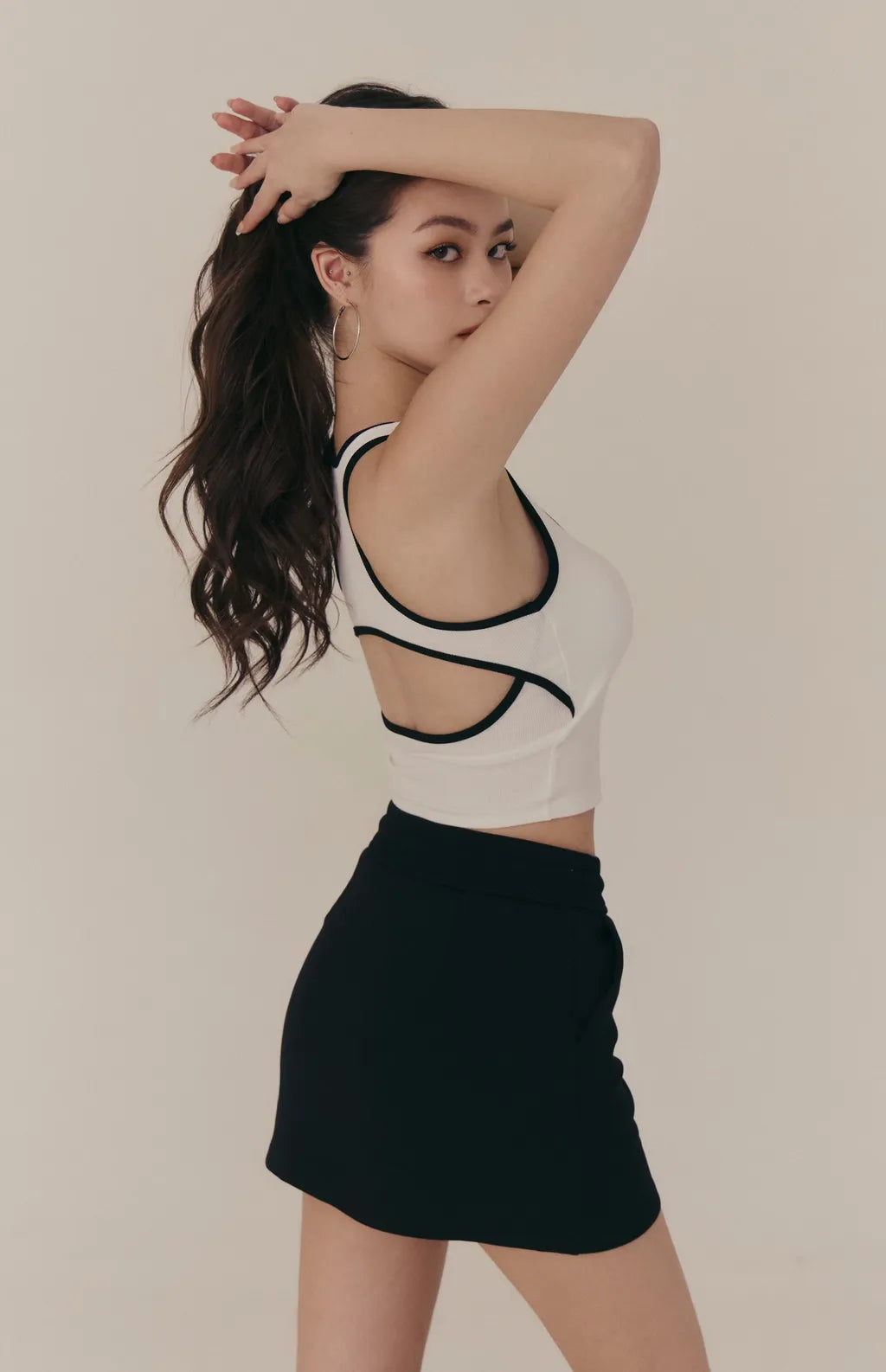 Square Neck Contrast Curved Open-Back Bra Top<br/>方領撞色弧線挖背Bra Top