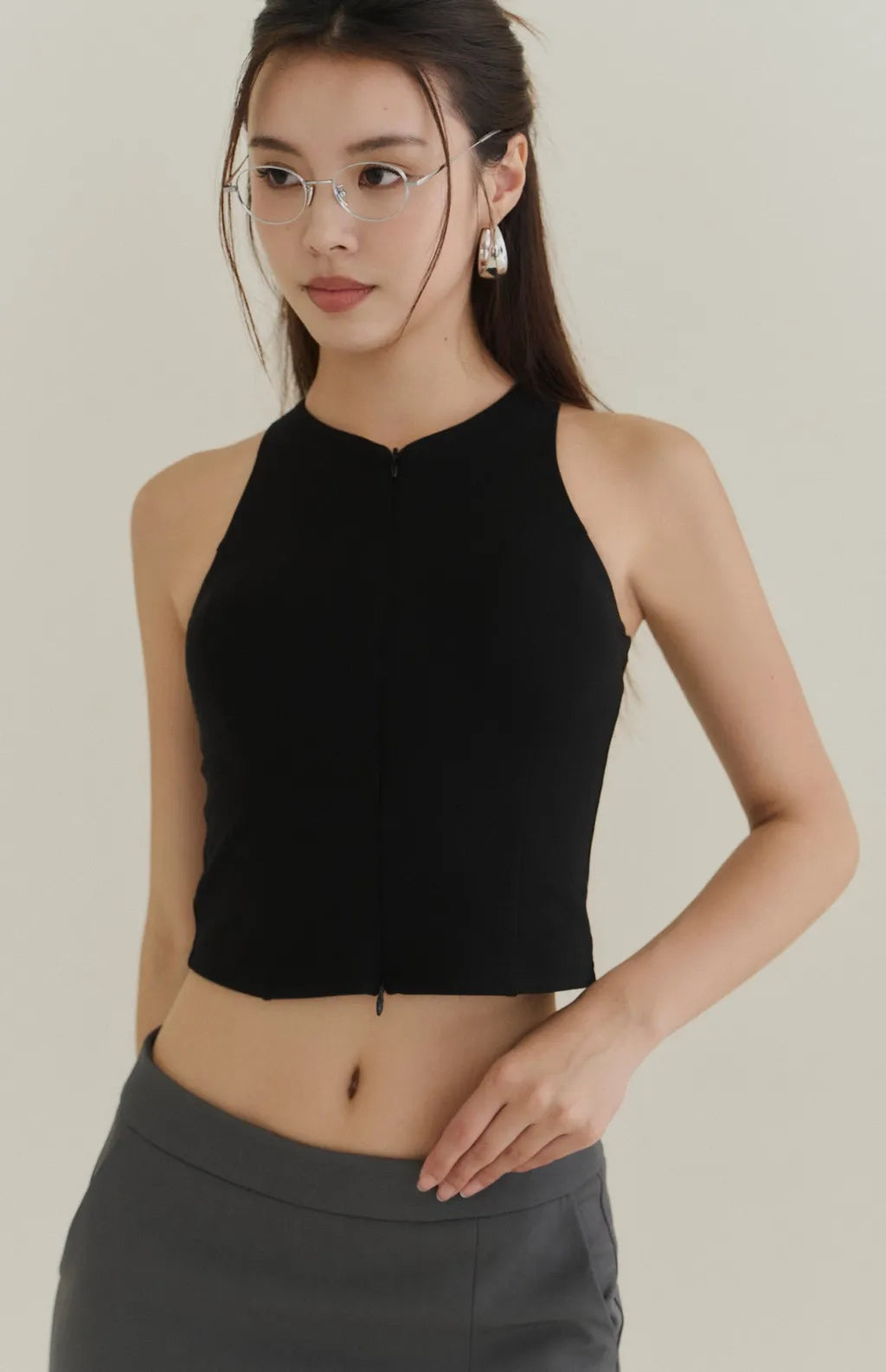 Minimal Front-Zip Bra Top<br/>極簡削肩拉鍊Bra Top