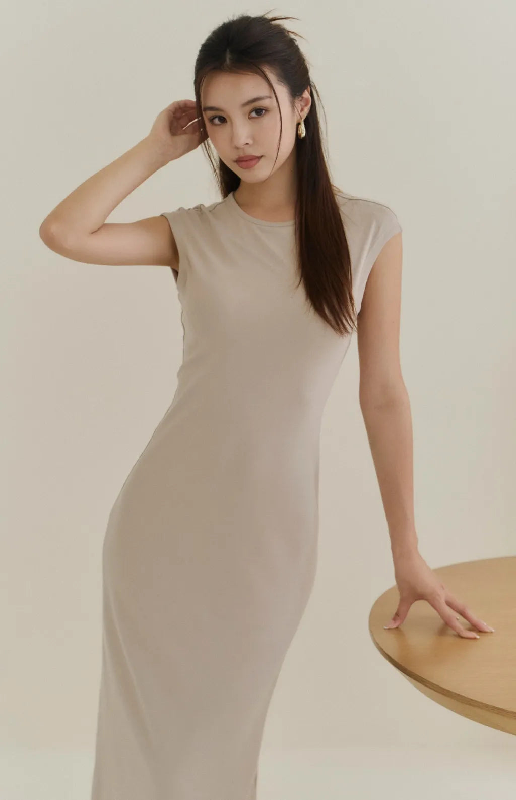 Minimal Open-Back Short-Sleeve Bra Dress<br/>極簡挖背短袖修身Bra Dress