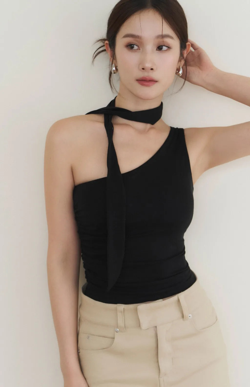 One-Shoulder Ruched Bra Top with Scarf<br/>單肩繞脖抓皺Bra Top(附領巾)