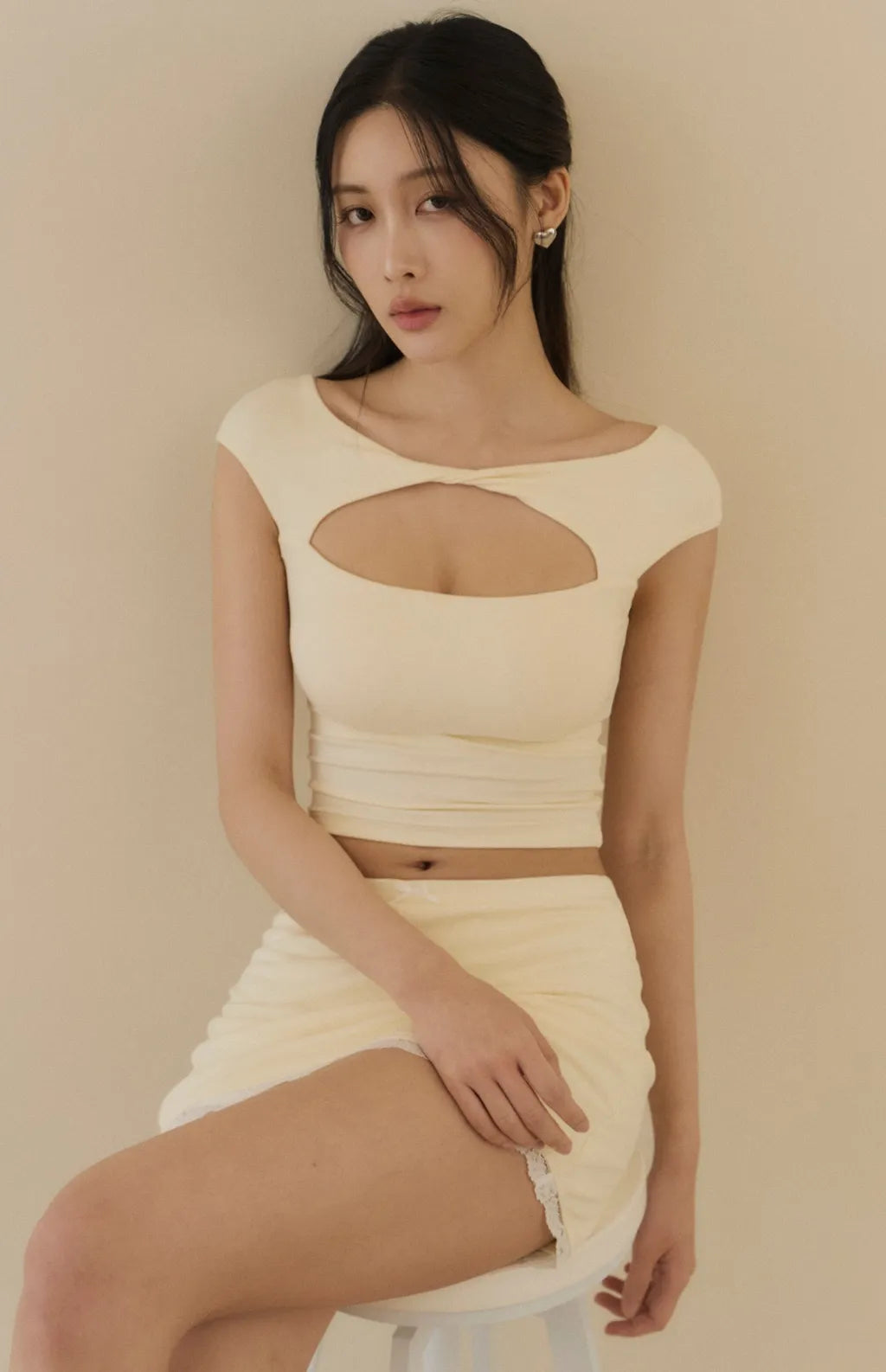Boatneck Twist-Front Cutout Bra Top<br/>船型領扭結鏤空造型Bra Top