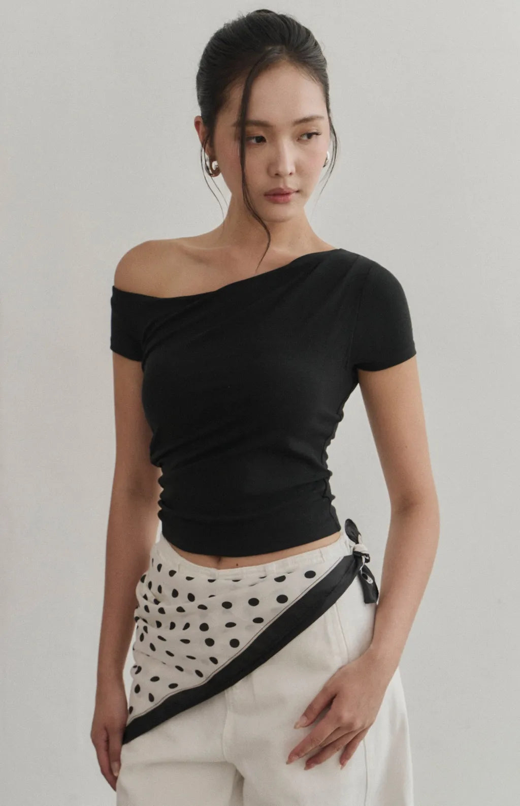 Asymmetric Ruched Short-Sleeve Bra Top<br/>斜領不對稱抓皺短袖Bra Top