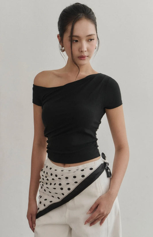 Asymmetric Ruched Short-Sleeve Bra Top<br/>斜領不對稱抓皺短袖Bra Top