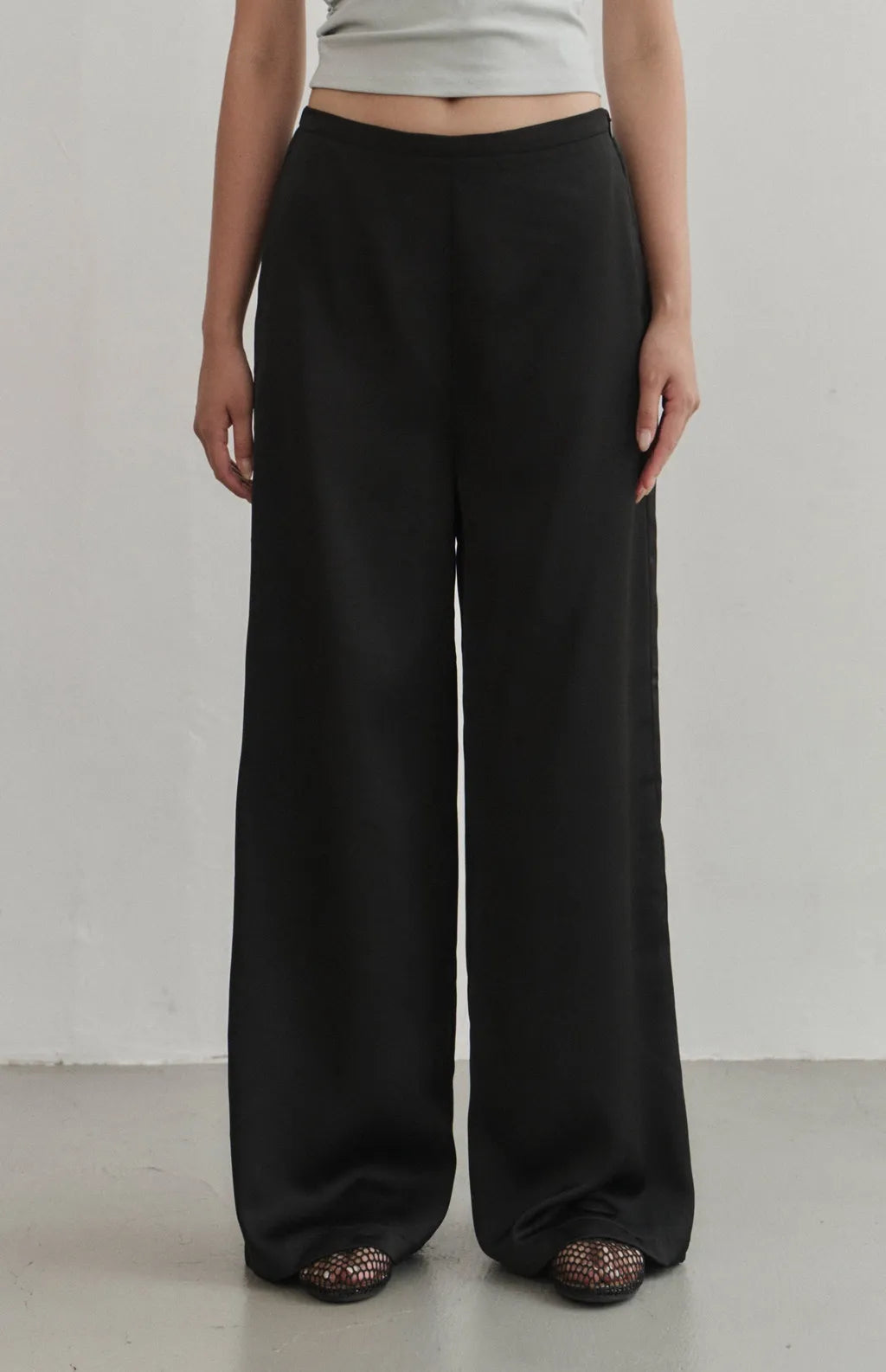Silky Drapey Wide-Leg Trousers<br/>絲感垂墜寬褲