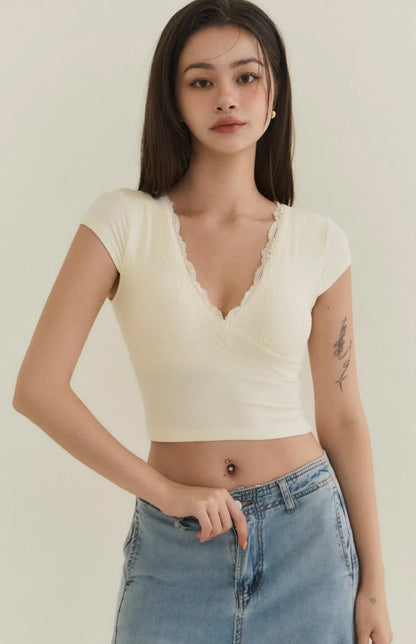 Lace-Trim Plunge Cap-Sleeve Bra Top<br/>蕾絲深V蓋袖Bra Top