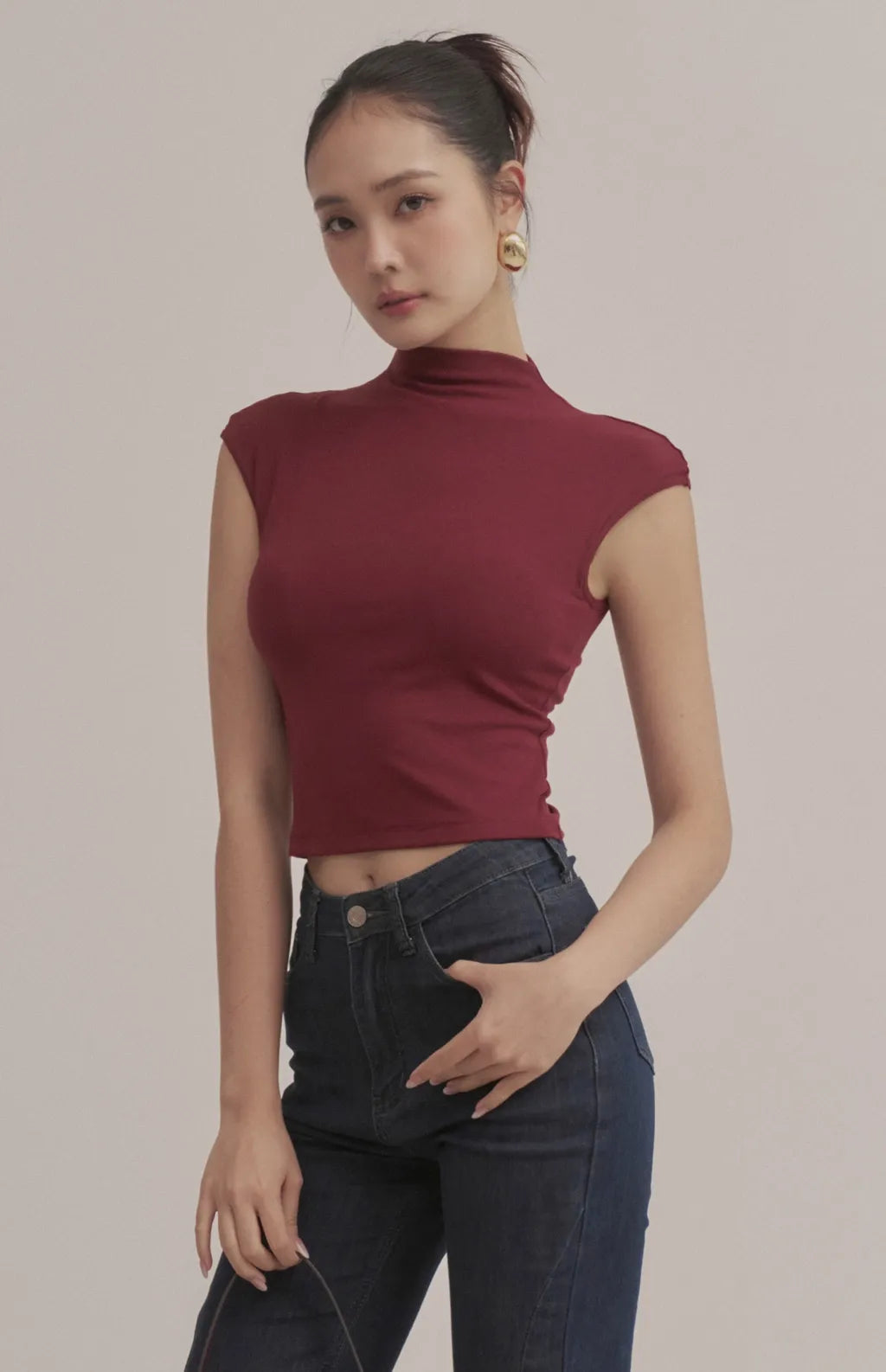 Soft Ribbed Mock-Neck Cap-Sleeve Crop Bra Top<br/>柔彈羅紋高領包肩Bra Top
