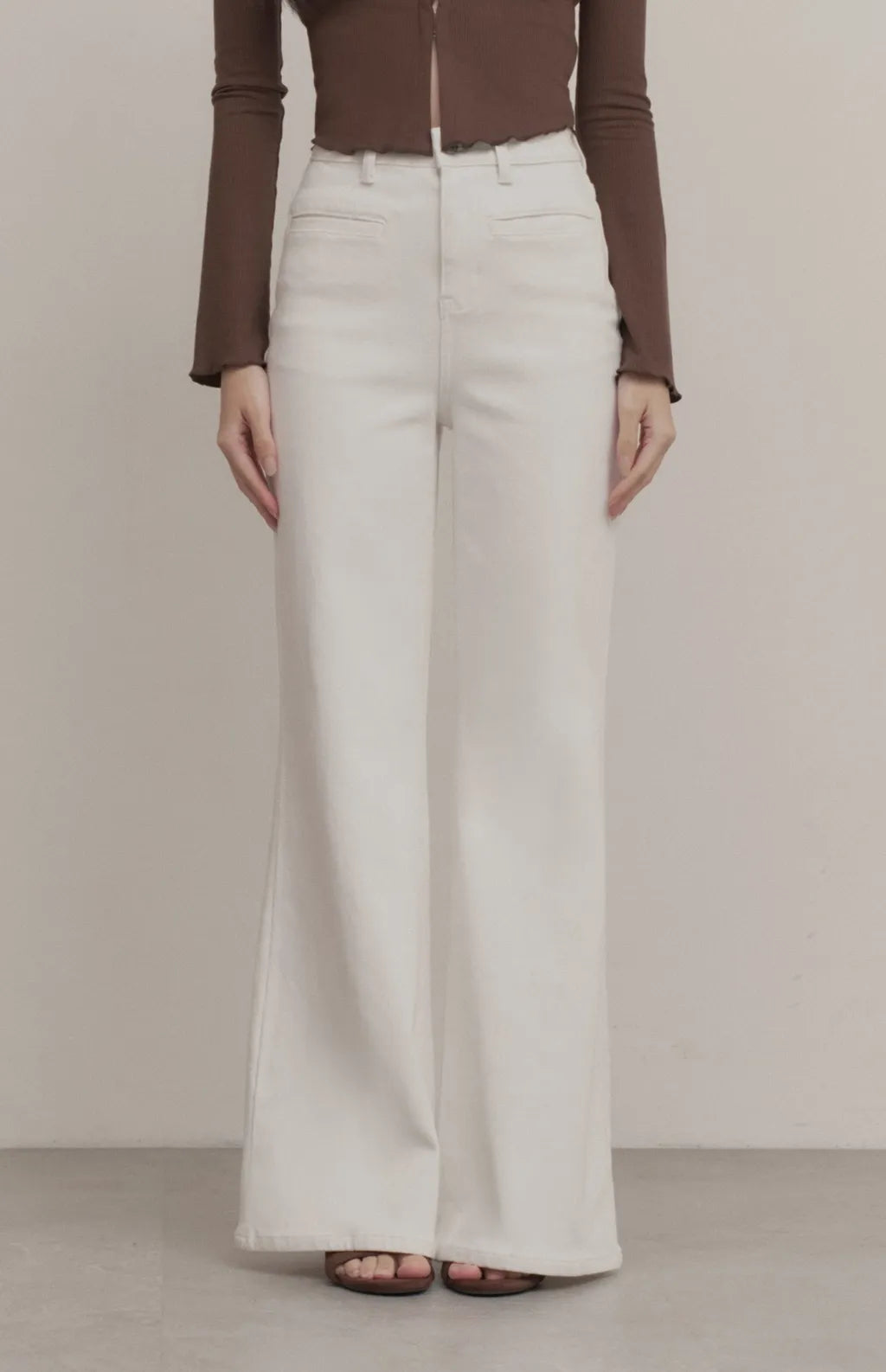 High-Waisted Welt-Pocket Flared Jeans<br/>高腰貼邊口袋牛仔喇叭褲