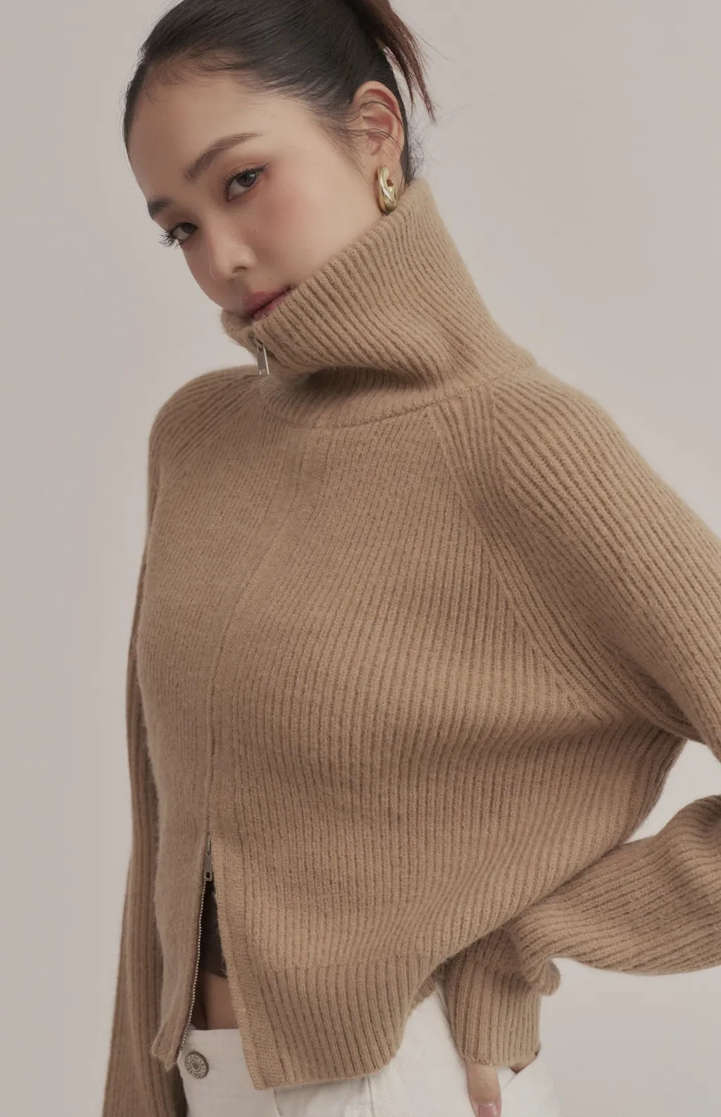 Ribbed Collared Two-Way Zip Knit Jacket<br/>坑條翻領拉鍊針織外套