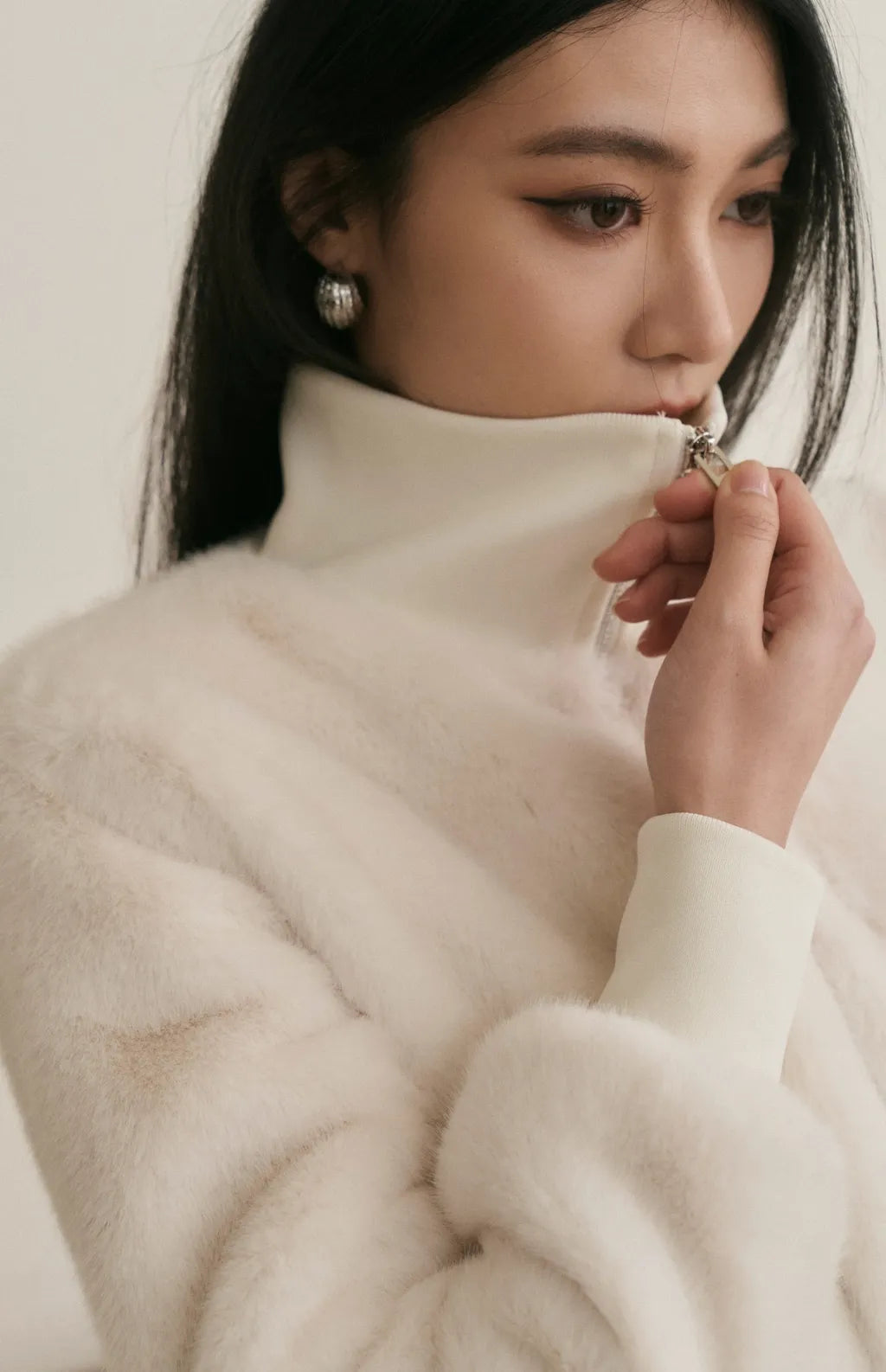 Faux Fur Zip-Up Jacket <br/>貂毛感立領拉鍊外套 By Beigy - Milu