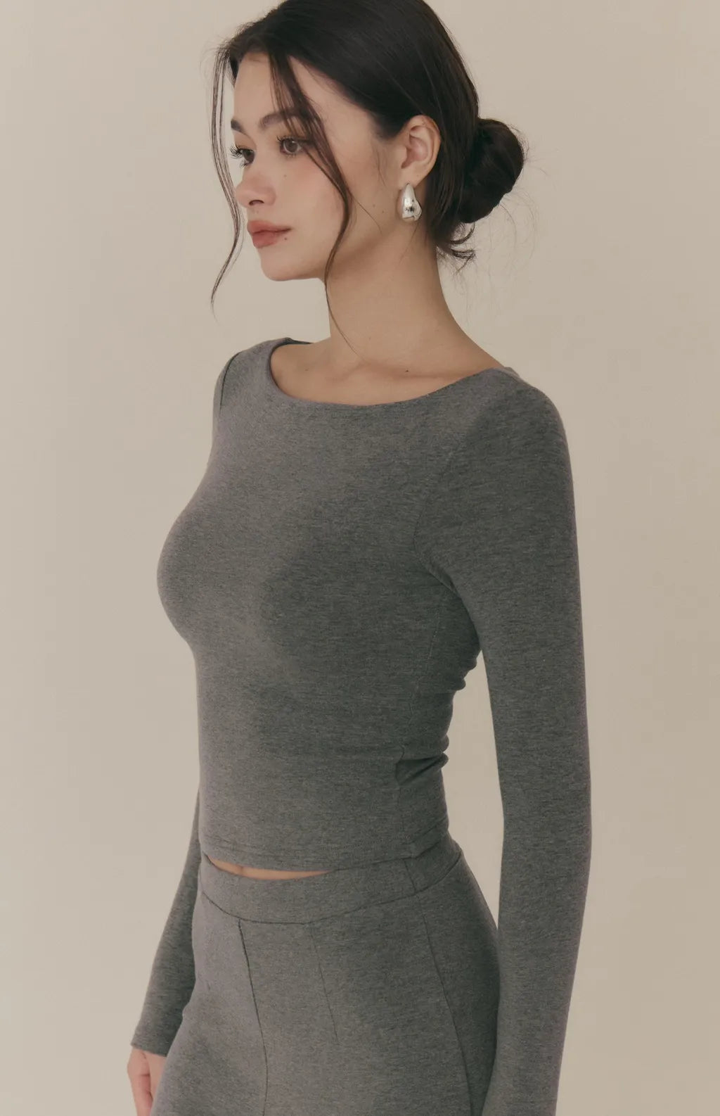 Cozy Wool-Blend Backless Long Sleeve Bra Top<br/>羊毛暖絨船型領美背長袖Bra Top