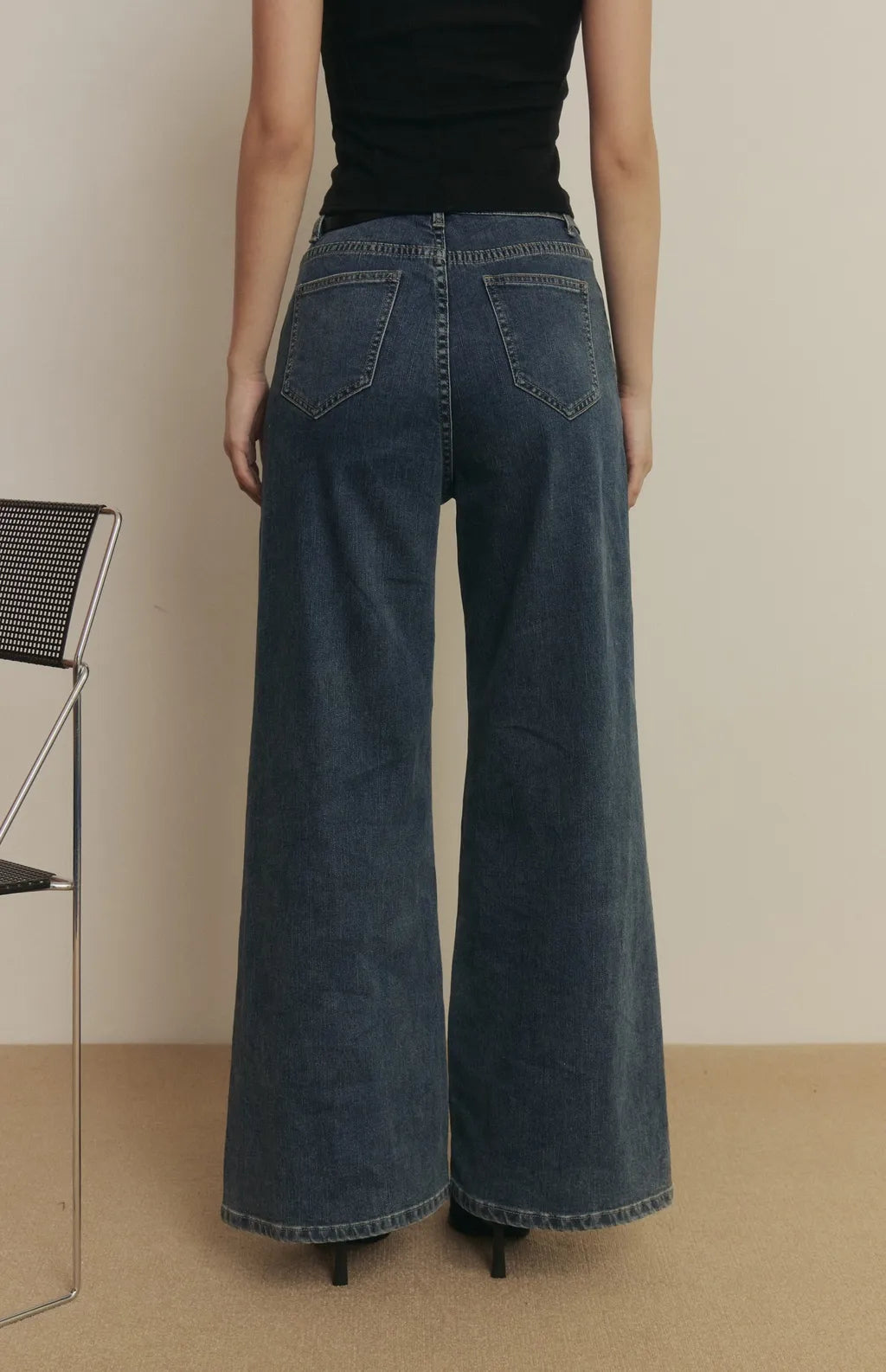 Center Seam Wide Leg Jeans<br/>俐落車線修身牛仔寬褲