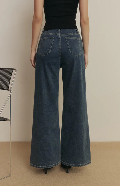 Center Seam Wide Leg Jeans<br/>俐落車線修身牛仔寬褲