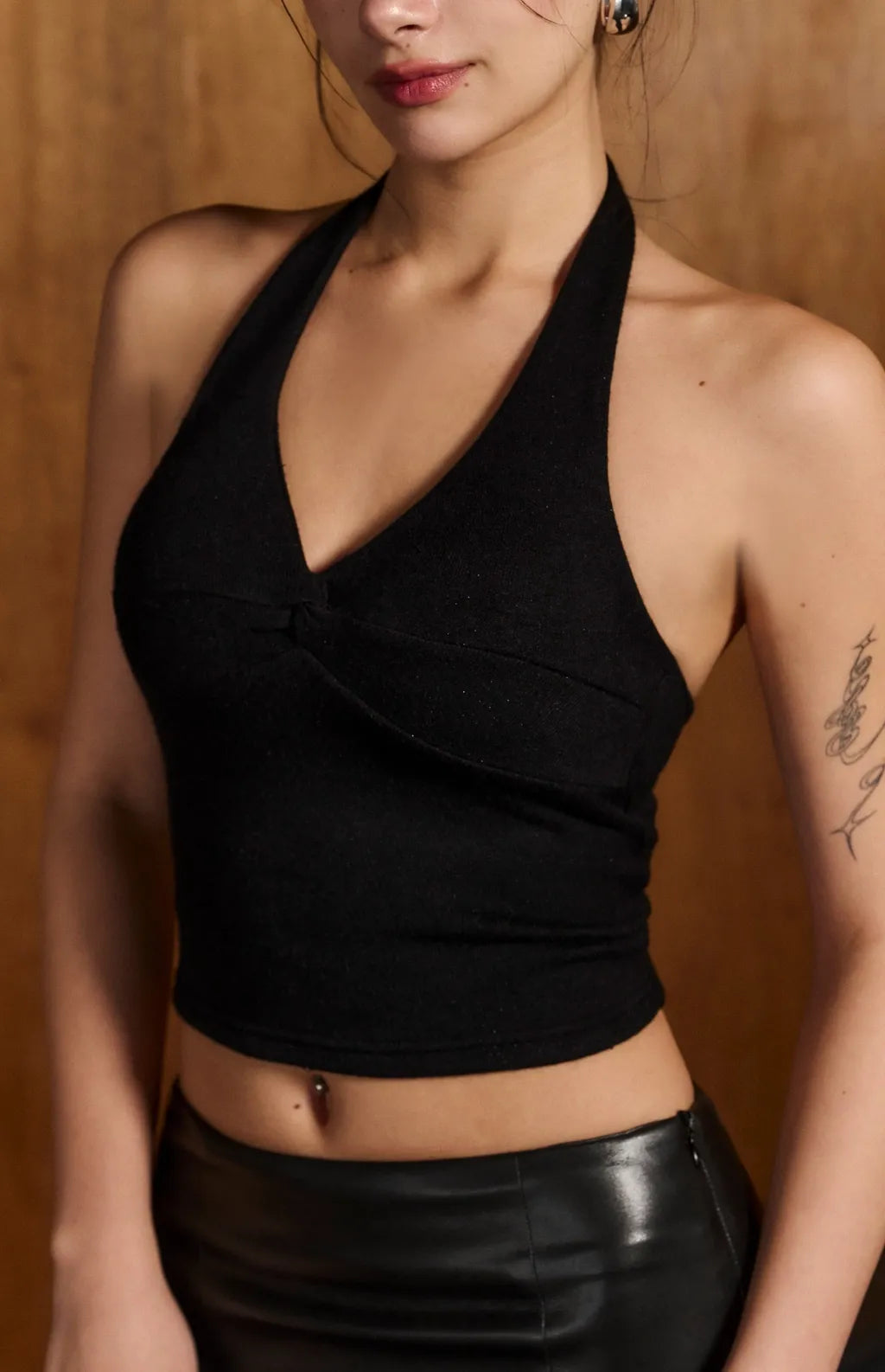 Sparkle Halter Twist-Front Bra Top<br/>細閃繞脖美胸扭結Bra Top