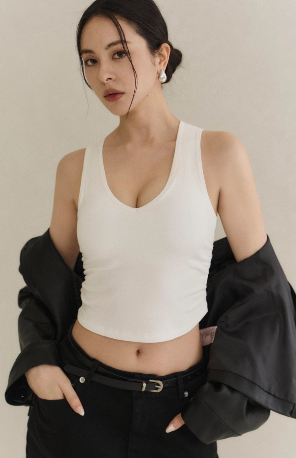 Wide Strap V-Neck Side-Ruched Sueded Bra Top<br/>寬肩V領側抓皺磨毛Bra Top