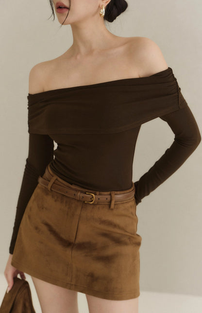 Draped Off-Shoulder Side-Ruched Sueded Bra Top<br/>平口翻領側抓皺磨毛長袖Bra Top