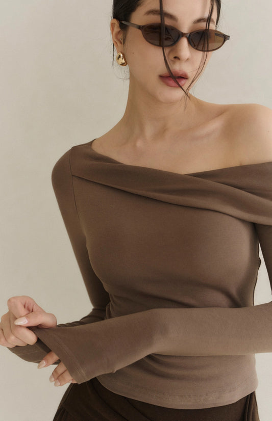 Asymmetric Sueded Long-Sleeve Bra Top<br/>不對稱斜肩修身磨毛長袖Bra Top