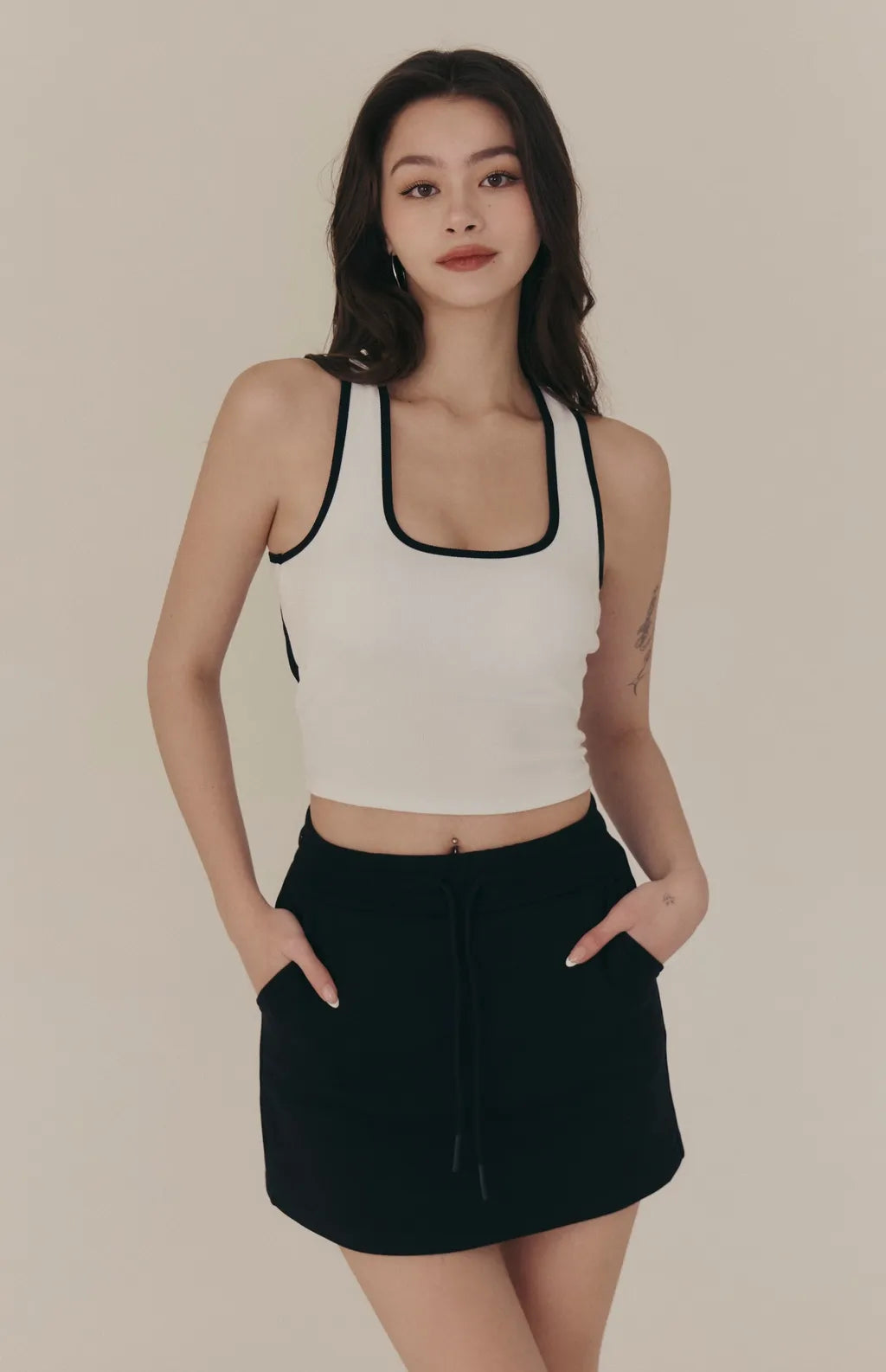 Square Neck Contrast Curved Open-Back Bra Top<br/>方領撞色弧線挖背Bra Top
