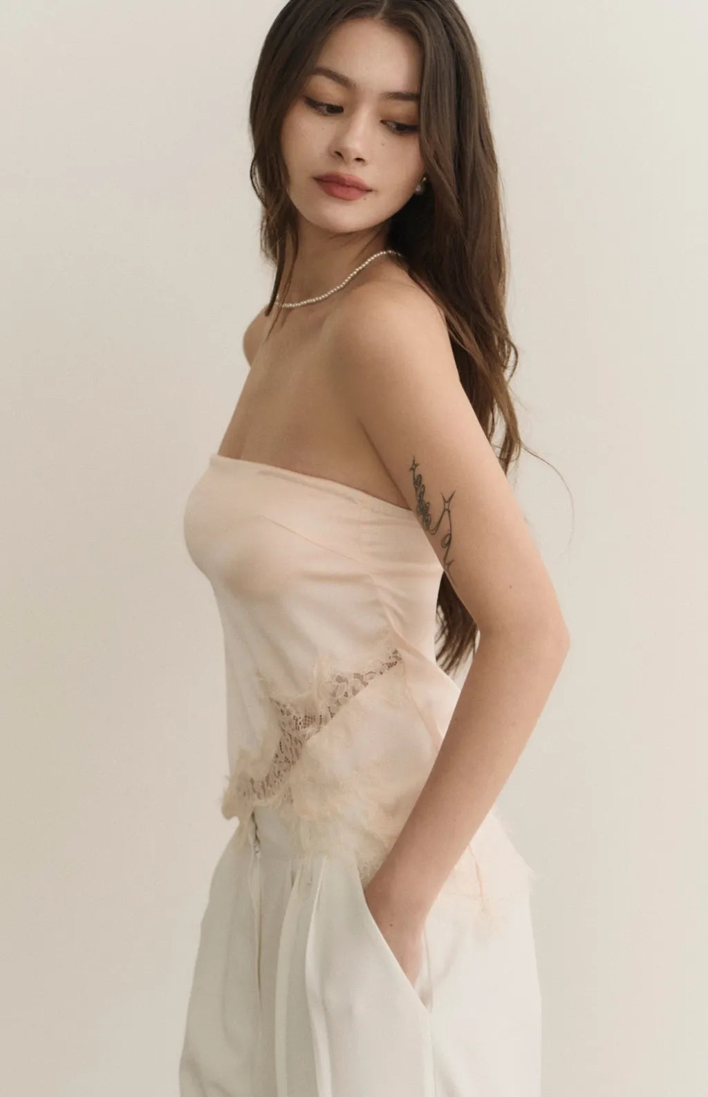 Satin Lace Trim Strapless Bra Top<br/>緞面蕾絲鑲邊平口Bra Top