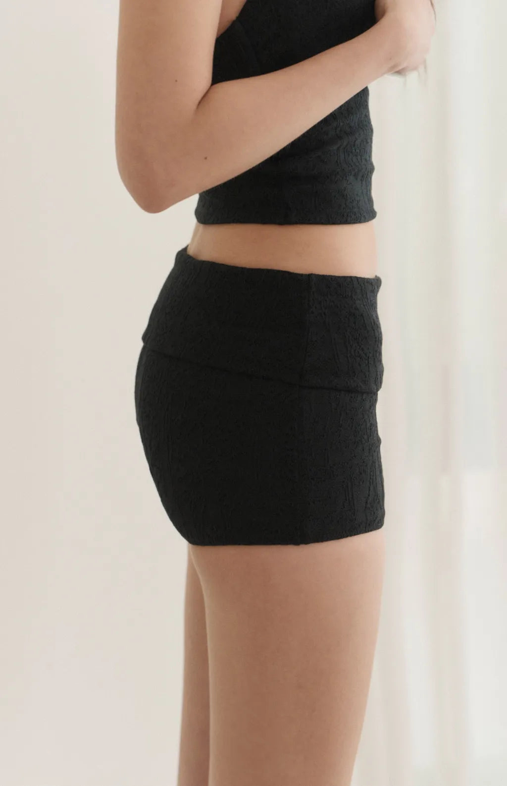 High-Waist Lace Rolled Swim Shorts<br/>蕾絲雕花反折腰頭泳褲