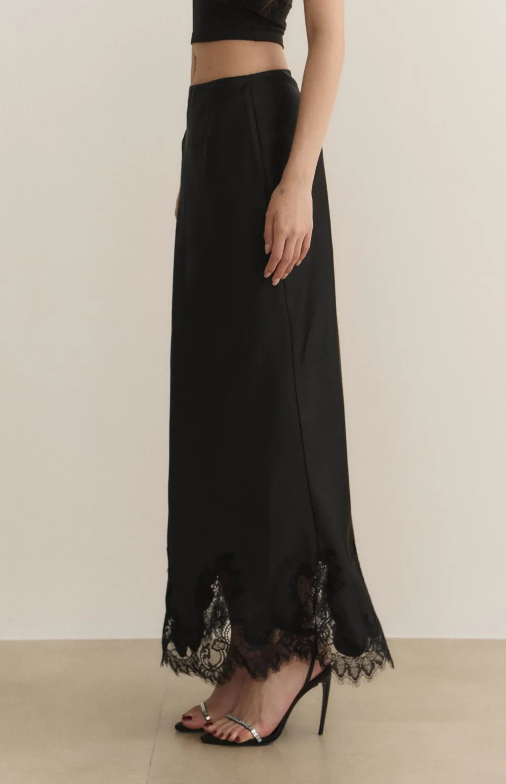 Satin Lace Trim Mermaid Maxi Skirt<br/>緞面蕾絲鑲邊魚尾裙