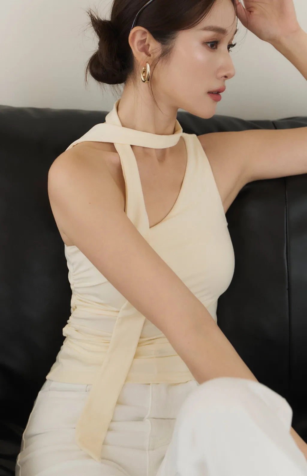 One-Shoulder Ruched Bra Top with Scarf<br/>單肩繞脖抓皺Bra Top(附領巾)