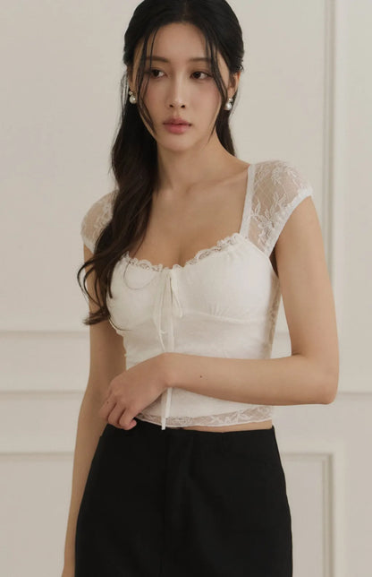 Sheer Lace Tie-Front Square-Neck Bra Top<br/>蕾絲抽繩方領透膚Bra Top