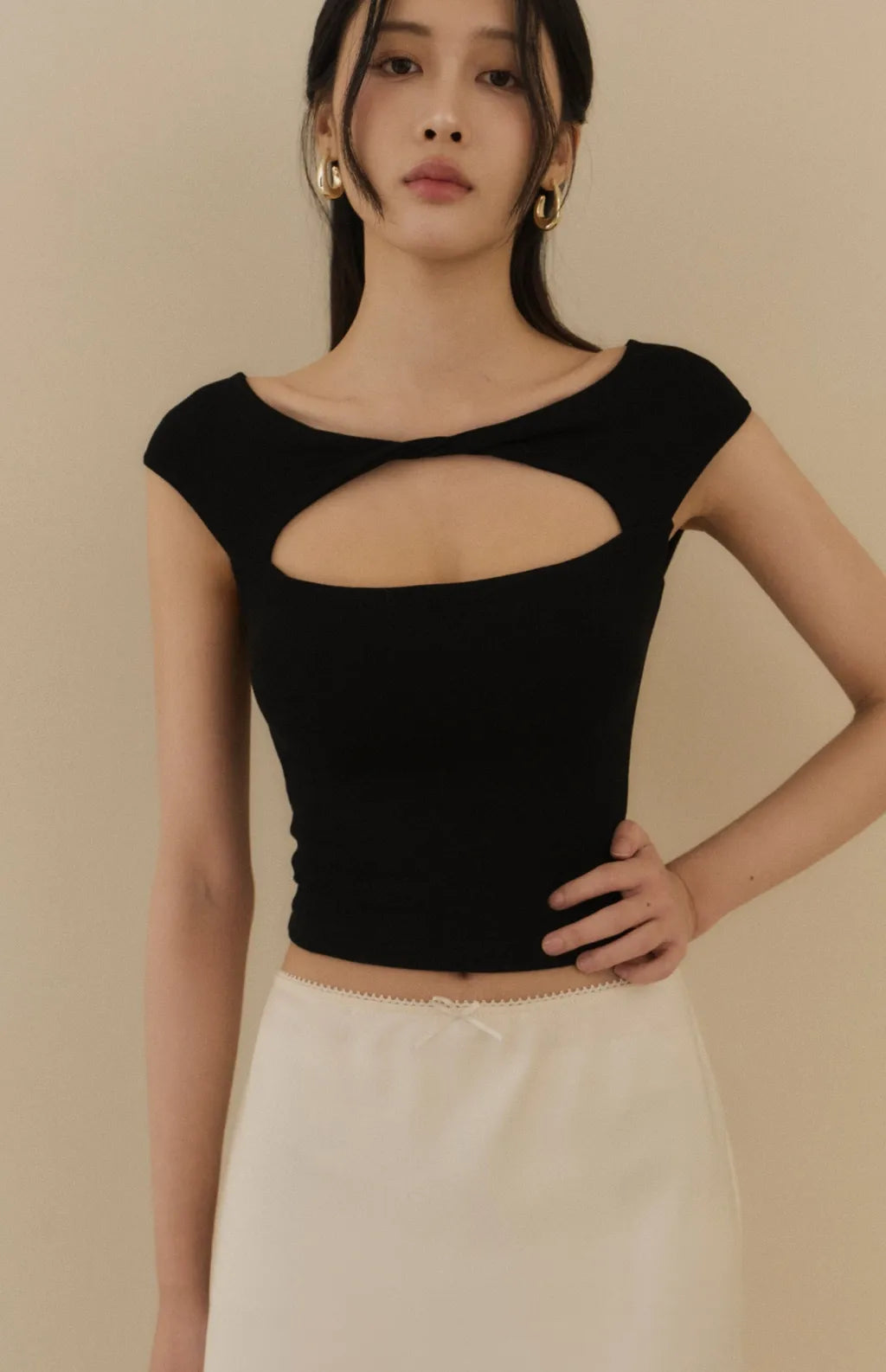 Boatneck Twist-Front Cutout Bra Top<br/>船型領扭結鏤空造型Bra Top