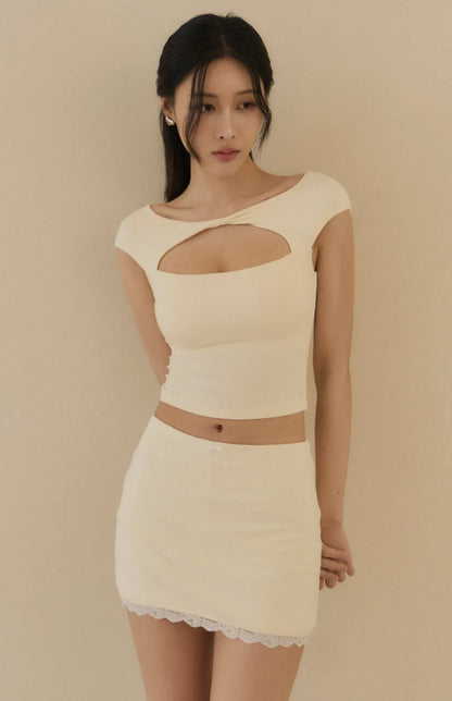 Boatneck Twist-Front Cutout Bra Top<br/>船型領扭結鏤空造型Bra Top